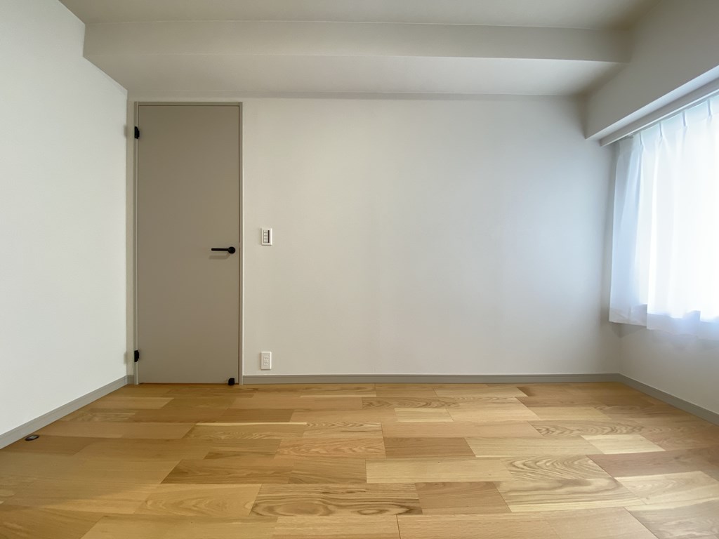 【洋室】 洋室は4部屋あります。全てのお部屋に収納完備。ウォークインクローゼットもあります。