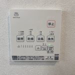 【浴室換気乾燥機能】 雨の日等に便利な浴室乾燥機付き。洗濯物を乾かすだけでなくカビ防止の効果もあります。