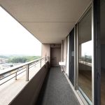 【バルコニー】 南向きのバルコニーの様子です。バルコニーにはスロップシンク完備。バルコニーのお掃除やバルコニーの植木の水やり等に便利です。