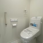 【2階トイレ】 2階にもトイレがあります。
