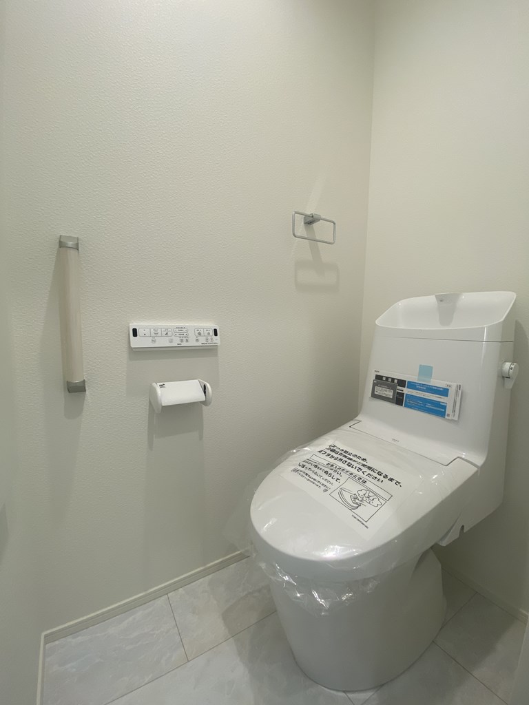 【2階トイレ】 2階にもトイレがあります。