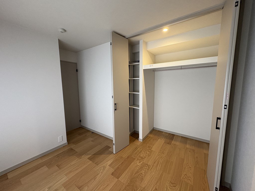【大容量クローゼット】 洋室は4部屋あります。全てのお部屋に収納完備。ウォークインクローゼットもあります。