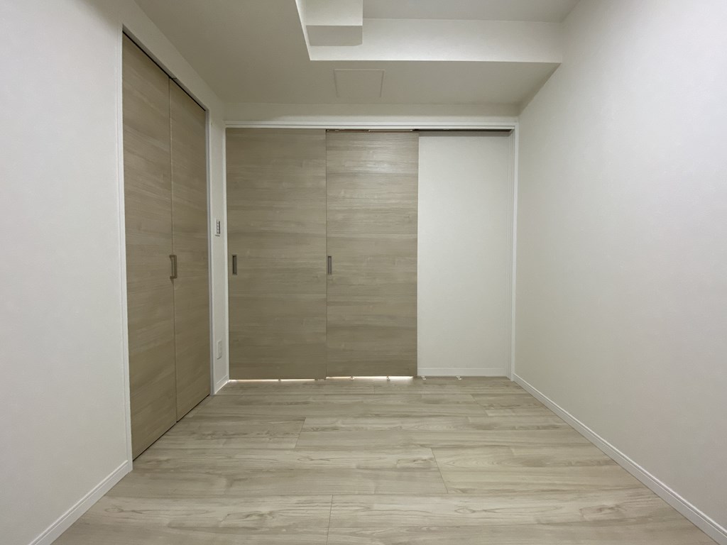 【洋室】 洋室は3部屋あります。全てのお部屋に収納完備なので、家具を置かなくても洋服が収納できます。