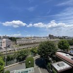 【眺望】 バルコニーからの眺望。目の前に大きな青空が広がります。お気軽にご見学ください。お問合せをお待ちしております。