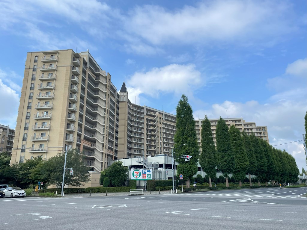 【外観】 北総線の印西牧の原駅徒歩5分の立地。周辺にはお買い物が充実しているので暮らしやすい住環境が整っています。