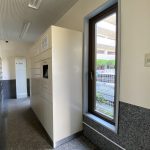 【宅配ボックス】 宅配ボックス完備。不在時にも荷物の受け取りができるので便利です。
