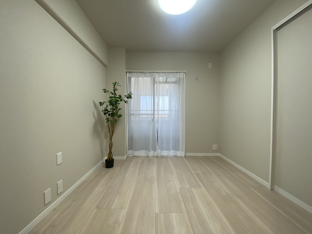 【洋室】 洋室は4部屋あります。全てのお部屋に収納がついています。
