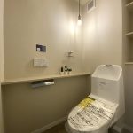 【トイレ】 清潔感のあるトイレはウォシュレット一体型になっています。