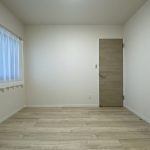 【洋室】 洋室は3部屋あります。全てのお部屋に収納完備なので、家具を置かなくても洋服が収納できます。