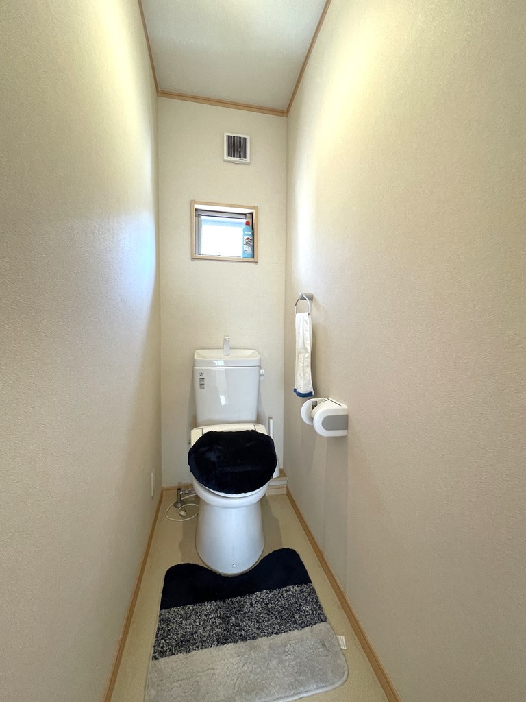 【2階トイレ】2階のトイレの様子。トイレが2か所あるので便利です。