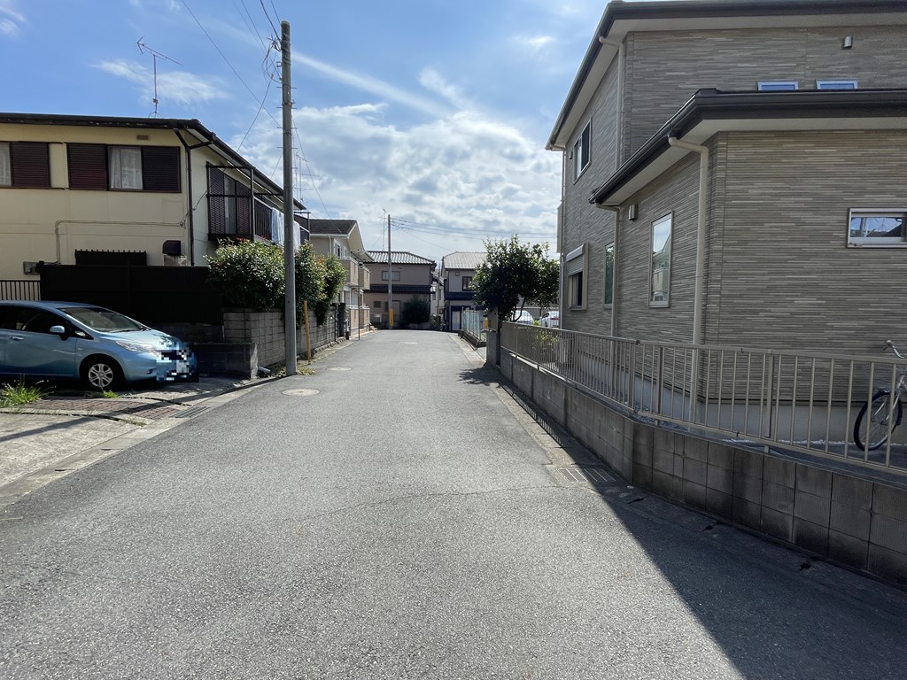 【前面道路（南方向）】全面道路は、南側　幅員約6ｍの公道です。