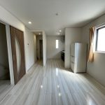 【リビング】 LDKは、18.3帖の広さがあります。窓からの光がたっぷり室内に入ります。風通しも良好。快適にお過ごしいただけます。
