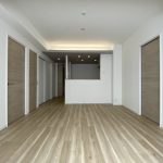 クレストフォルム南砂パークイーストは、駅徒歩圏内のペットと暮らせる（細則有）マンション。リノベ済なので綺麗なお部屋ですぐに新生活が始められます。7階建て南向き5階のお部屋。独立性のあるアルコープ付き。