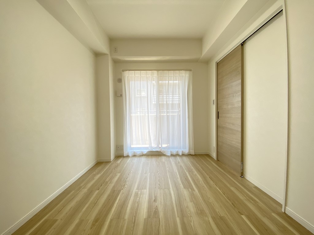 【洋室】 洋室は3部屋あります。全てのお部屋に収納完備。ワイドクローゼット、ウォークインクローゼット2か所あります。