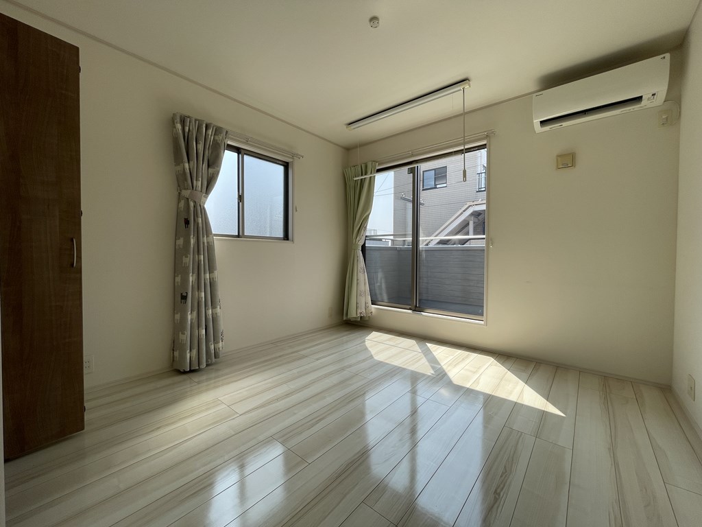 【洋室】 洋室は4部屋あります。全てのお部屋に収納がついています。