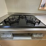 【3口ガスコンロ】忙しくても3口同時に調理ができて便利です。