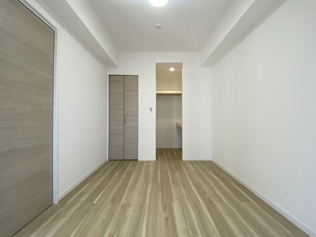 【洋室】 洋室は3部屋あります。全てのお部屋に収納完備。ワイドクローゼット、ウォークインクローゼット2か所あります。
