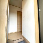 【玄関】玄関の様子。シューズボックス完備。