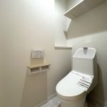 【トイレ】  清潔感のあるトイレはウォシュレット一体型になっています。