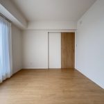 【洋室】 洋室は3部屋あります。全てのお部屋に収納完備。家具を置かなくても洋服が収納できます。
