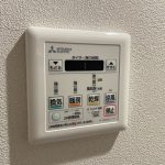 【浴室換気乾燥機能付き】 雨の日等に便利な浴室乾燥機付き。洗濯物を乾かすだけでなくカビ防止の効果もあります。