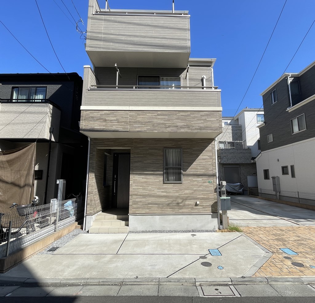【中古戸建て（2021年8月築）】川口市東領家一丁目戸建て