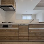 【キッチン】  対面式システムキッチン採用。フル装備なのでお料理の支度もも後片付けもはかどります。