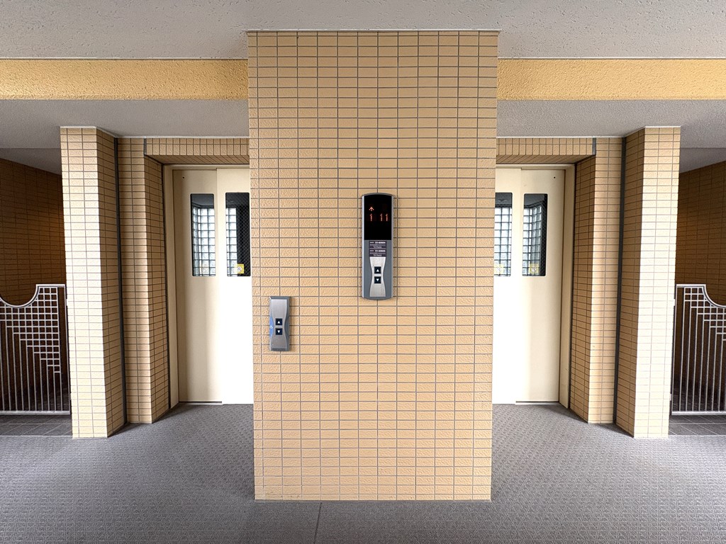 【エレベーター】 エレベーターがあるので外出時の昇降が楽々できます。