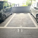【駐車場】 駐車場の様子です。月額　12000円～15000円。空き状況は随時ご確認ください。