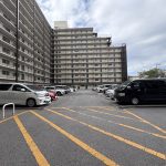 【駐車場】 駐車場の様子です。1台目は月額10000円、2台目以降は月額12000円。空き状況は随時ご確認ください。