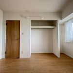 【洋室】 洋室は3部屋あります。全てのお部屋に収納完備。家具を置かなくても洋服が収納できます。