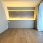 【リビング】 リビング壁面のカウンターには間接照明を設置。お部屋を華やかに演出します。