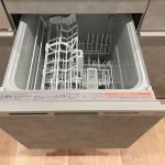 【ビルトイン食洗機】 食洗機は洗浄力、高温の除菌効果、節水効果があります。家事の時短にもなります。