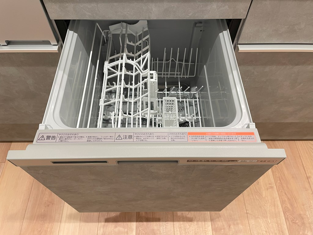 【ビルトイン食洗機】 食洗機は洗浄力、高温の除菌効果、節水効果があります。家事の時短にもなります。