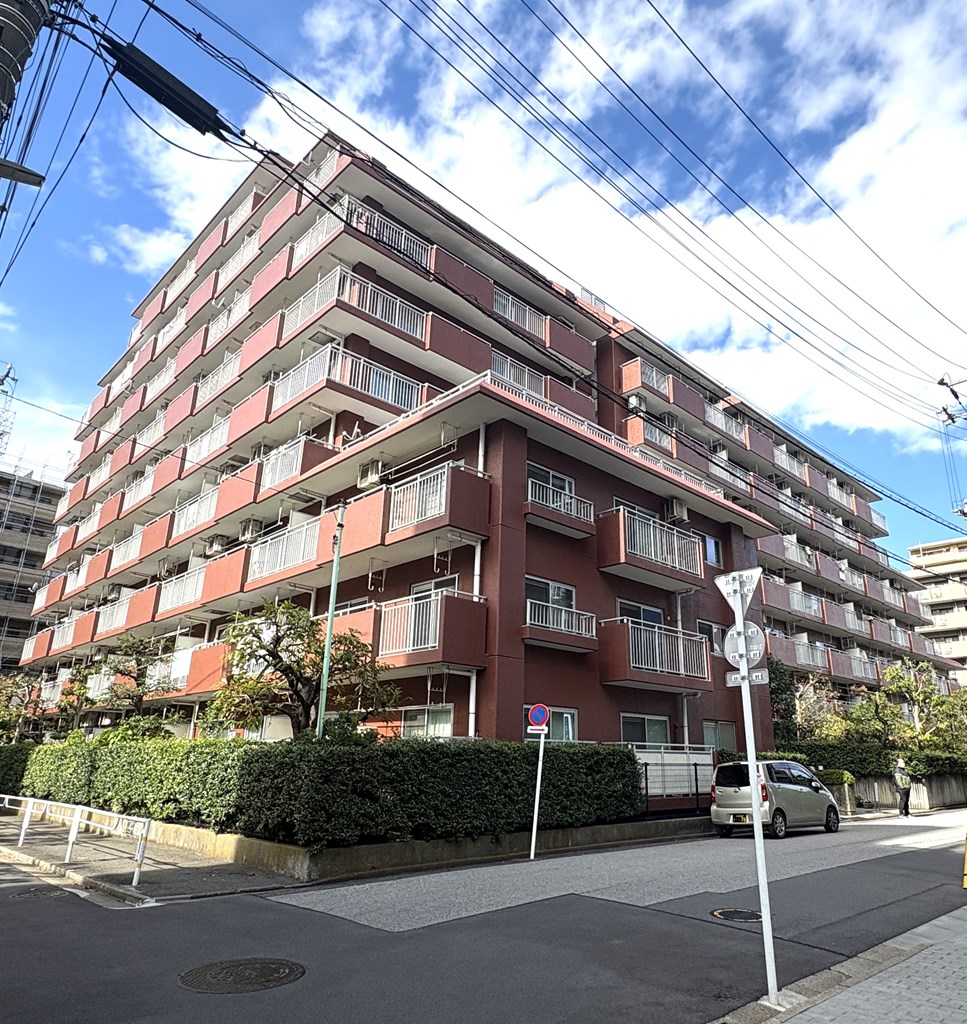 【外観】 徒歩圏内にお買い物施設や小学校、中学校があります。暮らしやすい住環境が整っています。