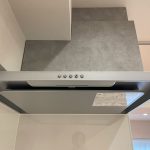 【レンジフード】 お料理中の臭いがお部屋に残る心配もありません。強弱で調整も可能です。