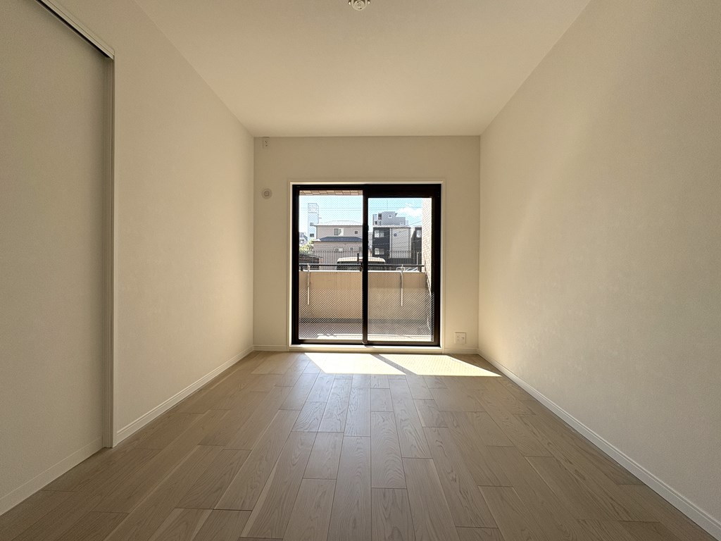 【洋室】 洋室は3部屋。洋室全てに大容量のウォークインクローゼット付き。