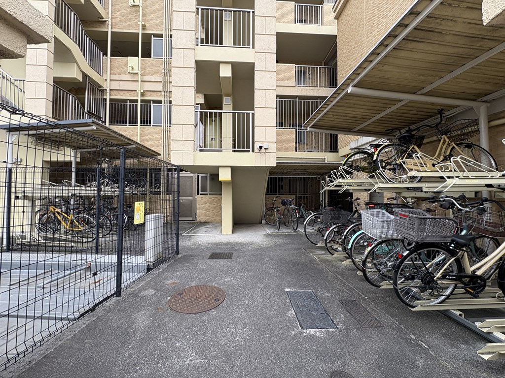 【駐輪場】 駐輪場は1住戸2区画無償。詳細は担当からご案内いたします。