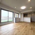 グランシティユーロテラスⅡは、2路線2駅利用可能、近隣にお買い物施設充実、小学校徒歩圏内。ペット飼育可能（細則有）、9階建ての4階部分、ルーフバルコニー付きお部屋です。お問い合わせ下さい。