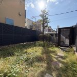 【専用庭】 バルコニーの前に専用庭と専用駐車場があります。