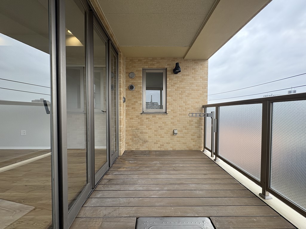 【バルコニー】 リビングのサッシはフルオープンになるので開放感を味わっていただけます。