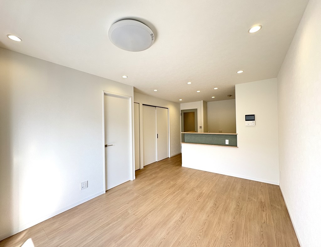 【現地】 駅徒歩圏内のペットと暮らせる（細則有）マンションです。南西向き5階のお部屋、リノベーション済みになります。少しでもご興味がございましたらお気軽にお問い合わせください。