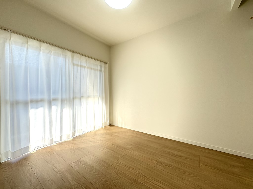 【洋室】 洋室は3部屋。全てのお部屋に収納があります。ウォークインクローゼットや寝具が収納できるフトンクローゼットもプランニングしています。