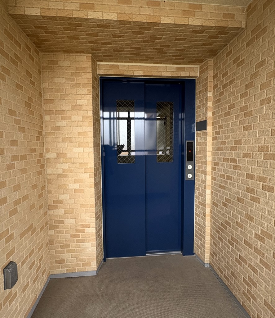 【エレベーター】 エレベーターがあるので外出時の昇降が楽々できます。