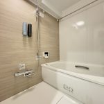 【浴室】 寛げる浴室は追い炊き機能、浴室換気乾燥機能付きで快適なバスタイムをお過ごしいただけます。