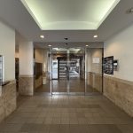 【エントランス】広いエントランスホールの様子です。