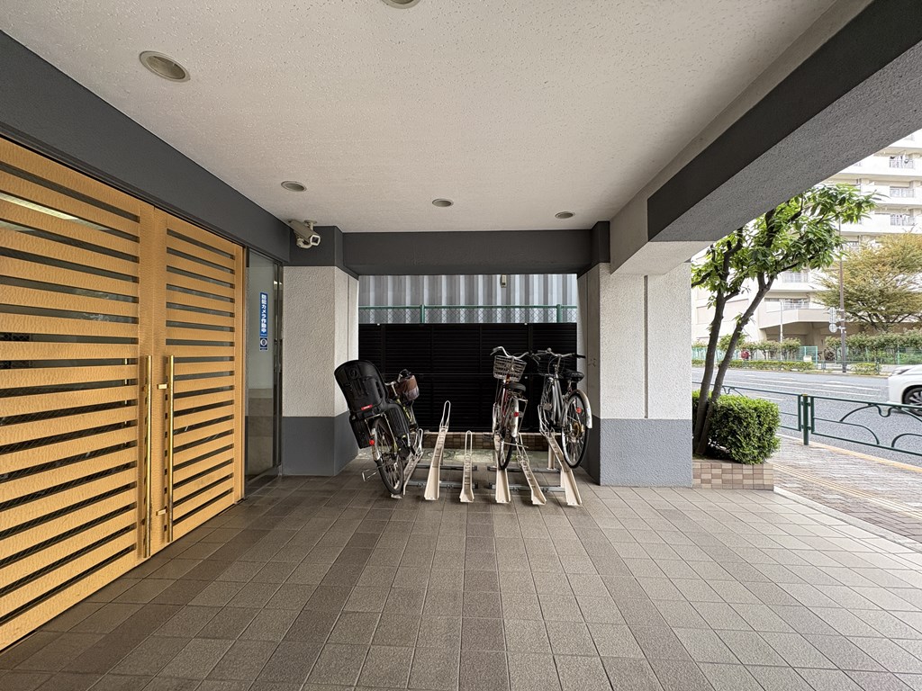 【駐輪場】駐輪場は1台目は無料。2台目以降より月額　200円になります。