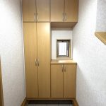 【玄関収納】大型の玄関収納完備なのでご家族皆さんの靴が収納できます。