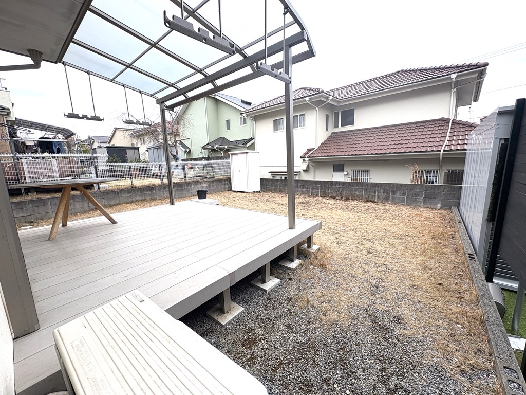 【庭】ウッドデッキ付き