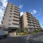 【外観】 10階建て9階ルーフバルコニー付きのお部屋になります。